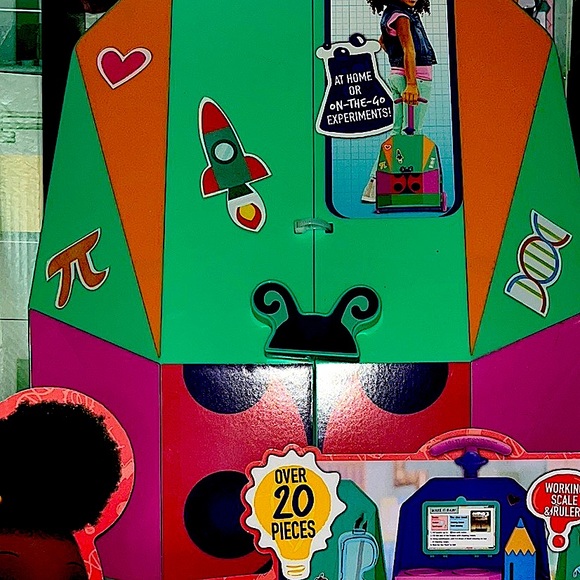 ADA TWIST, SCIENTIST.  ON-THE-GO-LAB. - Picture 4 of 6